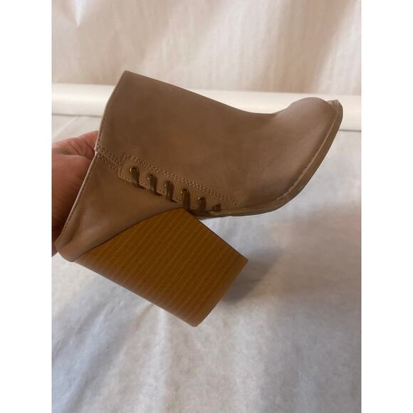 Qupid Taupe Slip On 4 in Heel Bootie Womens Size 9 Faux Lace Up Side Detail Mule - Picture 6 of 7